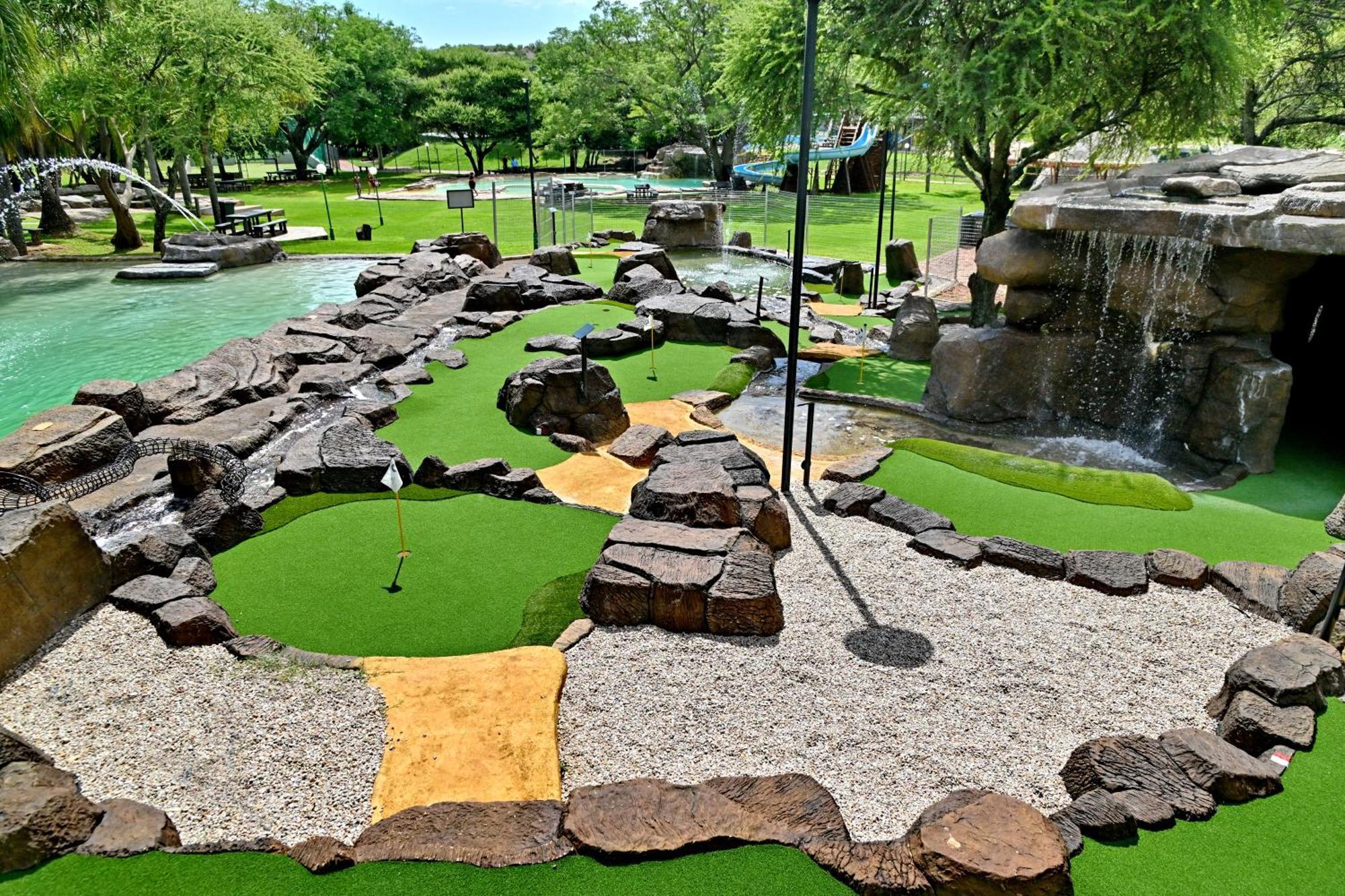 Seasons Golf, Leisure, Spa ฮาร์ทบีสบูร์ท ภายนอก รูปภาพ